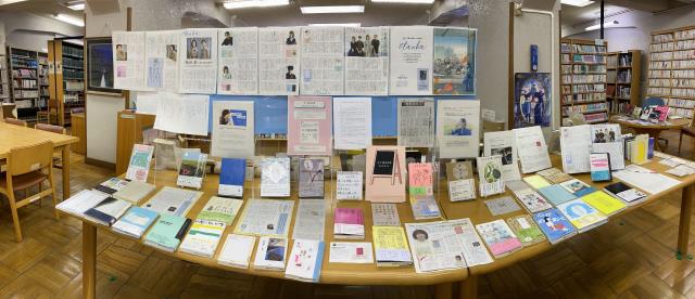W640Q75_01歌人の木下龍也さん自らが選んだ歌集３１冊を寄贈していただきました　木下龍也図書全景2.JPG